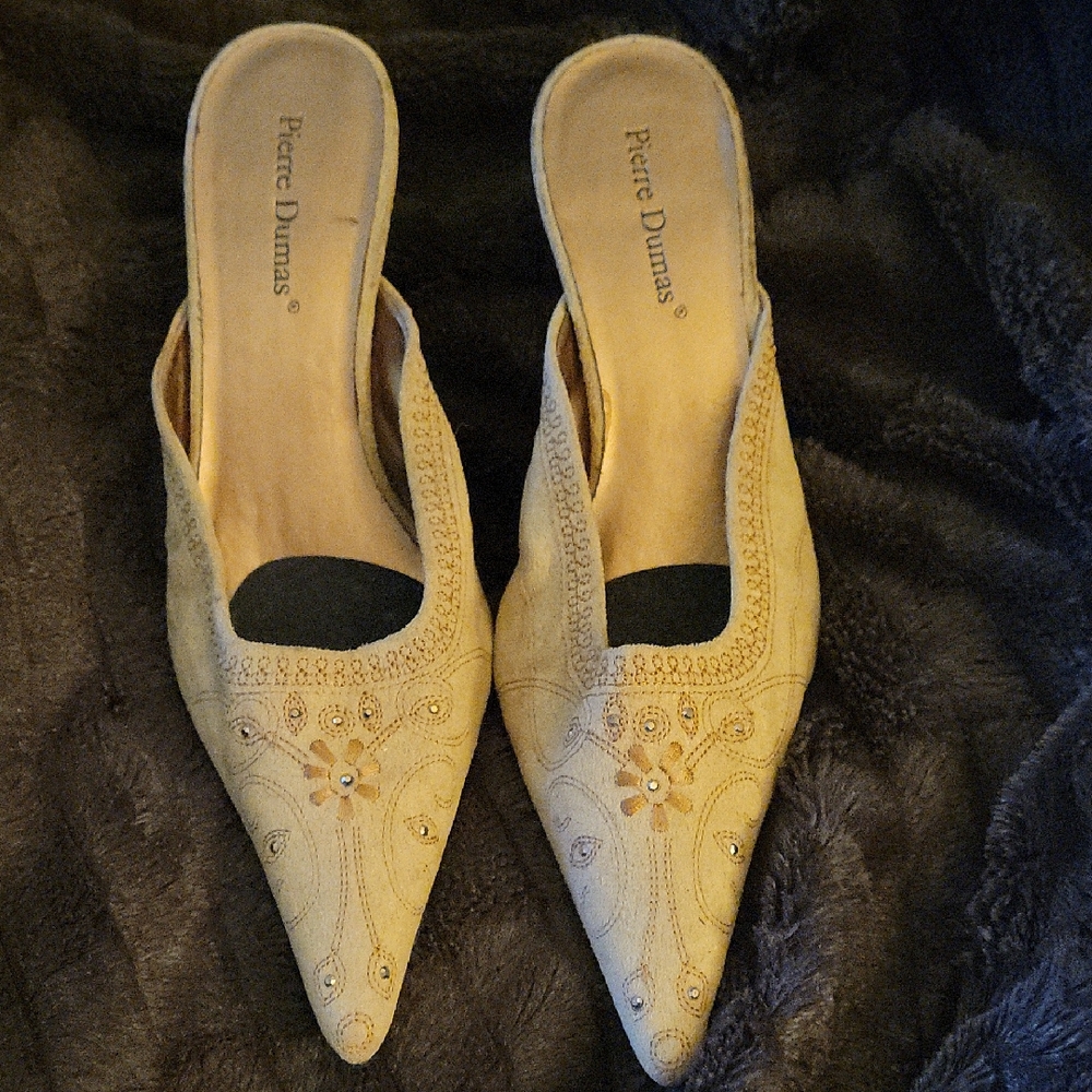 Pierre Dumas Women's Tan Embroidered Mules